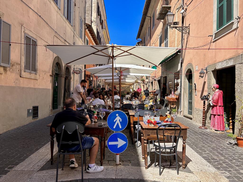 Жаркий сентябрь на побережье Тирренского моря.