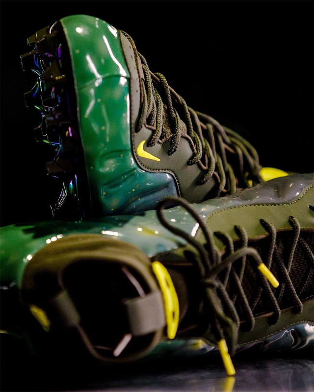 nike-vaporposite-galaxy-oregon-ducks-1.jpg
