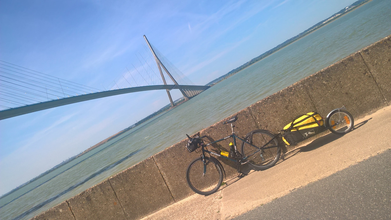 Entre "Mer de la Manche" et "Bords de Seine" Velo-pont-ndie-jaune