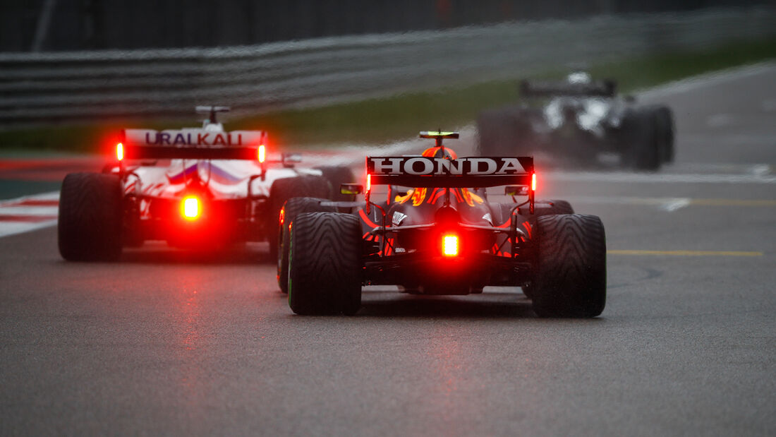 Sergio-Perez-Red-Bull-GP-Russland-2021-Sotschi-Samstag--169Gallery-7f245fd4-1835559