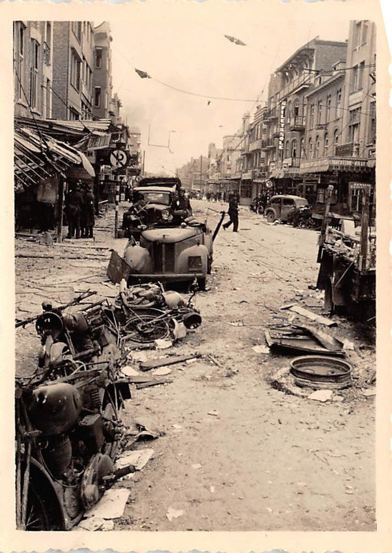 Zerstörte engl. Motorräder Fahrzeuge Strasse La 