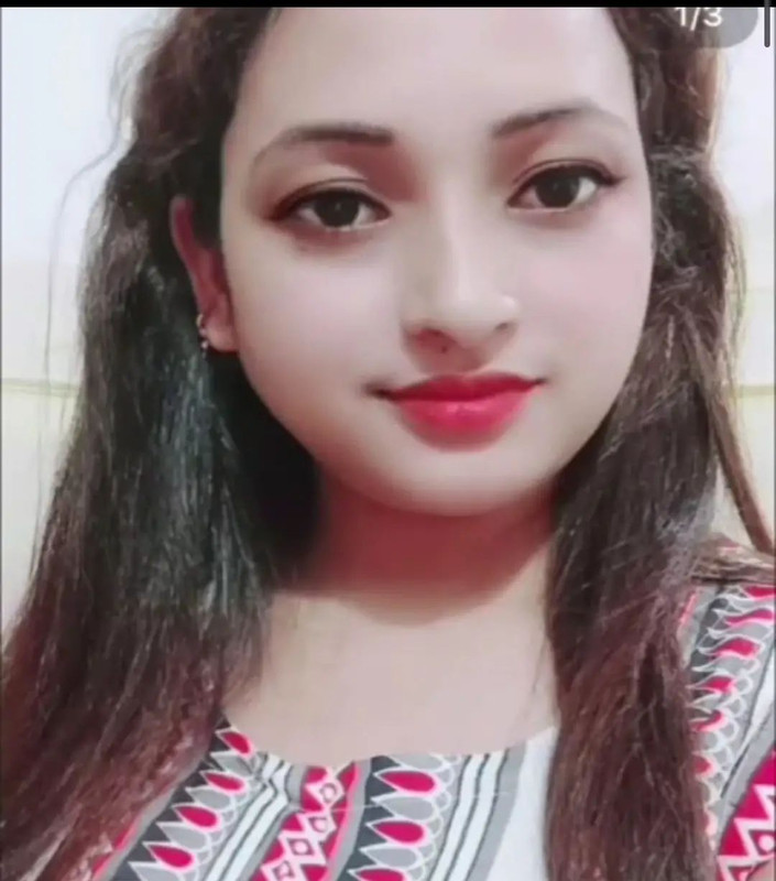 Horney bhabi Showing her boobs nude on video call
