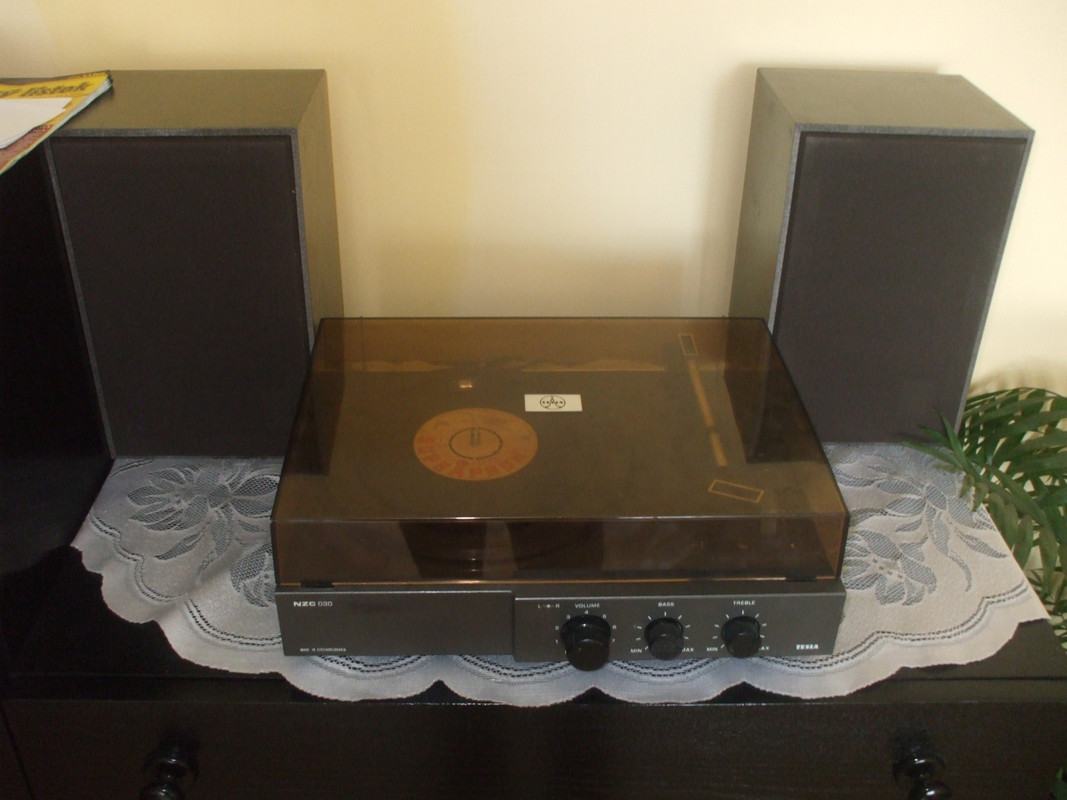 1227_gramofon_nzc030_001
