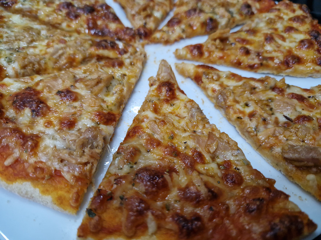Me han echao del cajero + pizza de atun+ tuhmuertoh