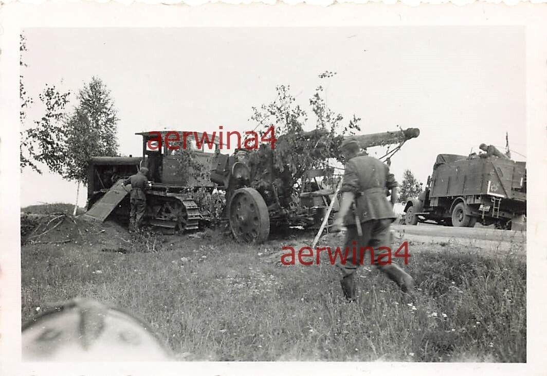 Russische Raupenschlepper Stahlinetz S-65 mit Geschütz Wjasma Russland Ostfront