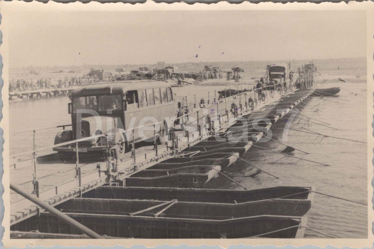 Foto, I.A.R. 103, Omnibus auf Pionierbrücke, Dnjepr Ostfront,