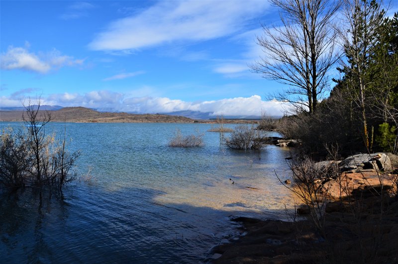 EMBALSE Y CASTILLO DE AGUILAR DE CAMPOO-4-4-2014-PALENCIA - Paseando por España-1991/2016 (5)