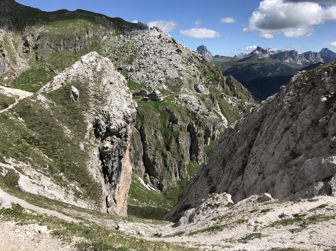 5EFF3BFC-3A35-4A71-8E6D-17AA49410560