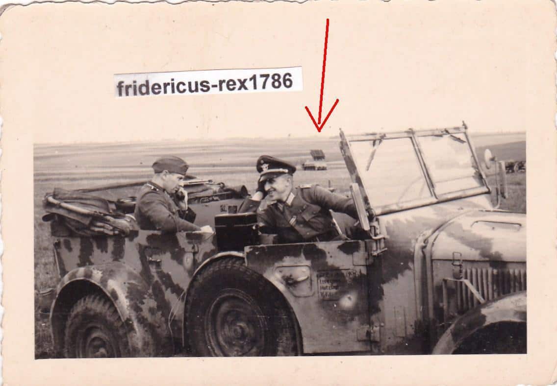 Foto elite Einheits-PKW Kübel Tarnanstrich 8-cm-