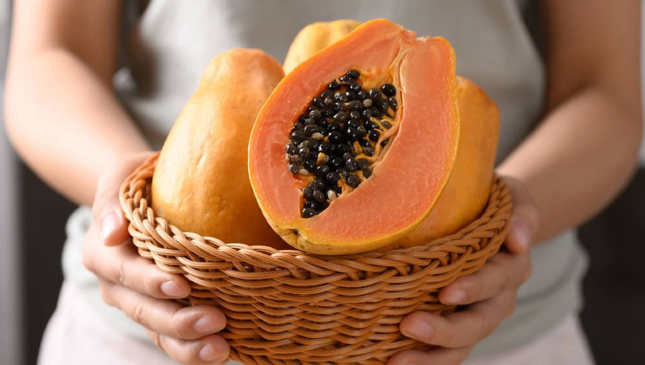 Truco casero para elegir la papaya perfecta en el mercado