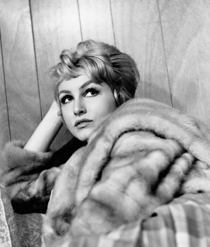 Julie_Newmar_mb07