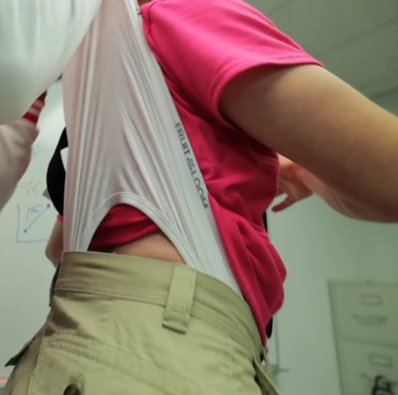 Cuecão monstro na sala de aula