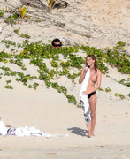 Edita-Vilkeviciute-Sigute-Krilaviciute-On-the-Beach-in-St.-Barts-April-3-2014-123-gigapixel-low_res-