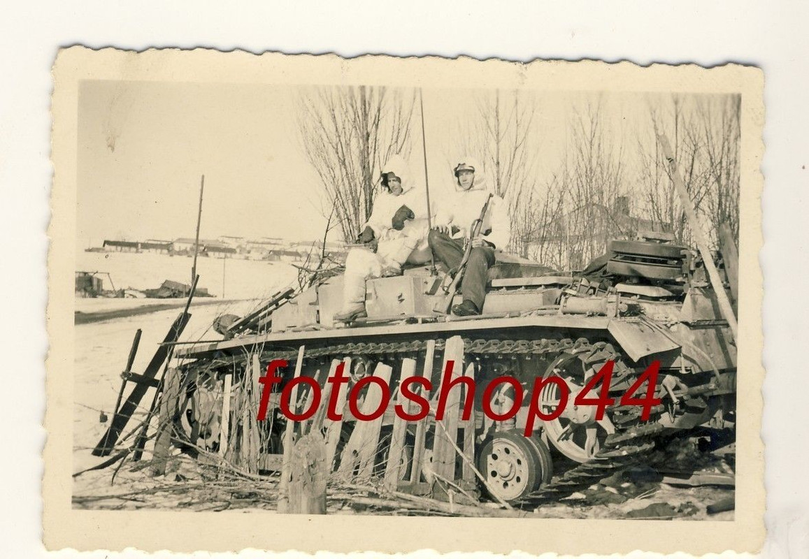 Foto Panzer , Sturmgeschütz Stug. Wintertarnung 