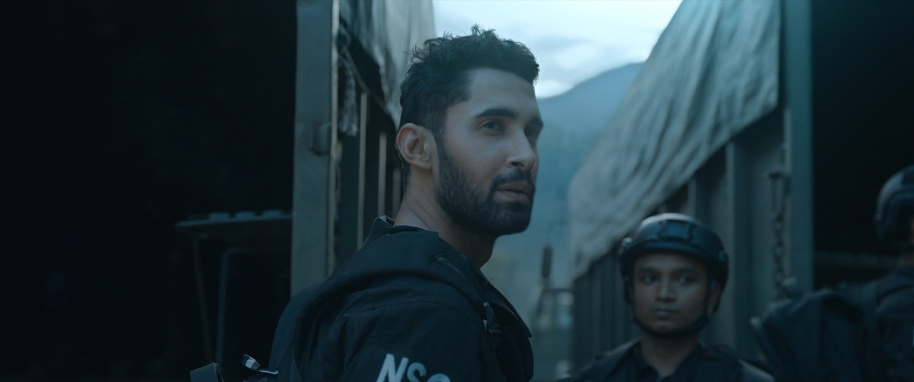 Kill (2023) (1080p BluRay x265 SAMPA).mkv_snapshot_00.02.01.894