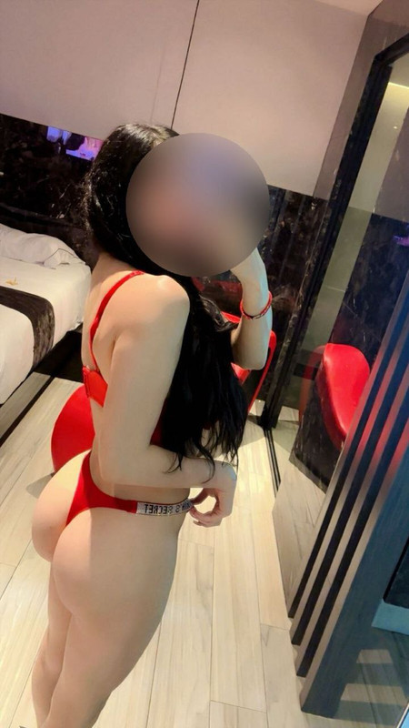 Nicole 02