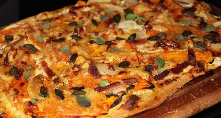 Kürbis-Flammkuchen mit Birne Kürbis-Flammkuchen mit Birne