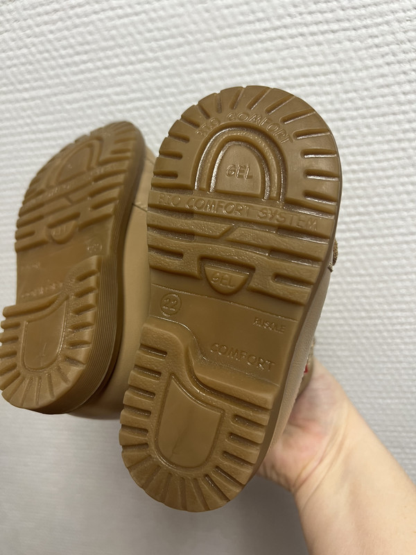 AE7AF769-EB6B-4F2A-835E-3A8A8C7B28E6