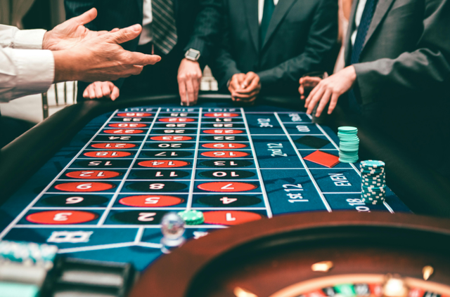 ¿POR QUÉ EL GÉNERO DE LOS CASINOS ATRAE TANTO A LOS ESPECTADORES ESPAÑOLES?