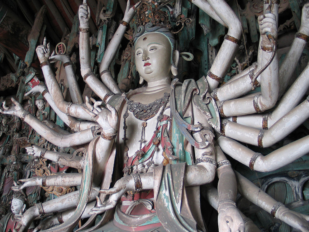 1200px-Déesse_de_la_miséricorde_aux_mille_bras