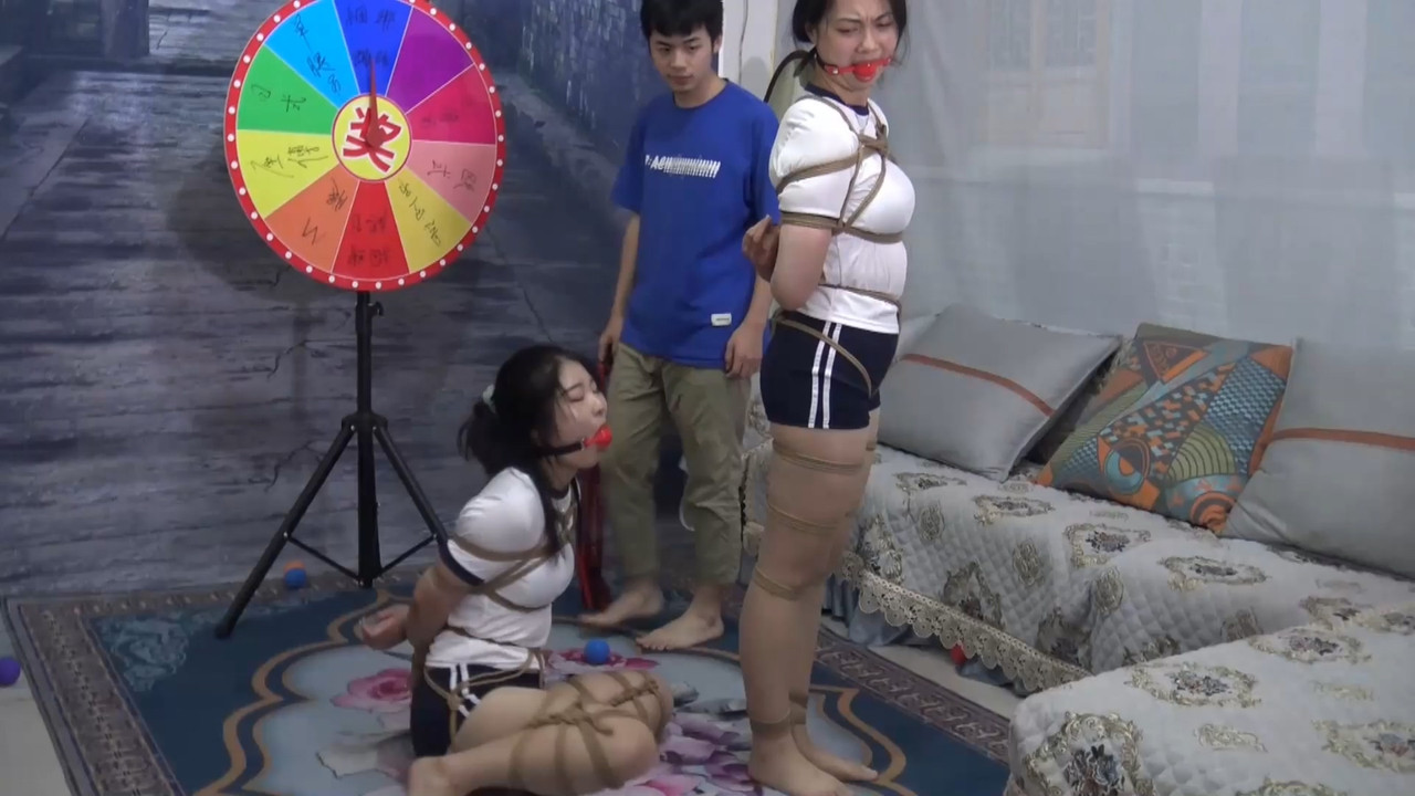 胜景影视 双女抽奖捆绑游戏.mp4_20220810_185327.041