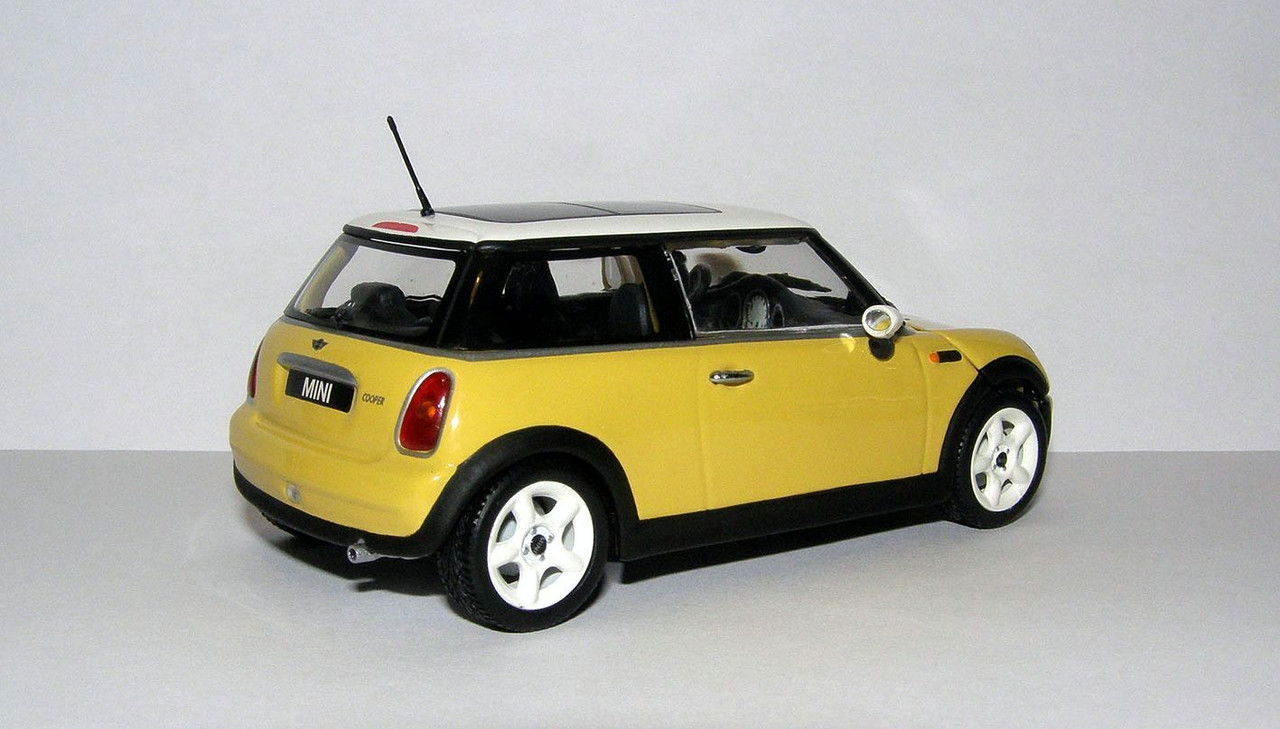 2000 Mini Cooper (R50) (Minichamps DC469) 2