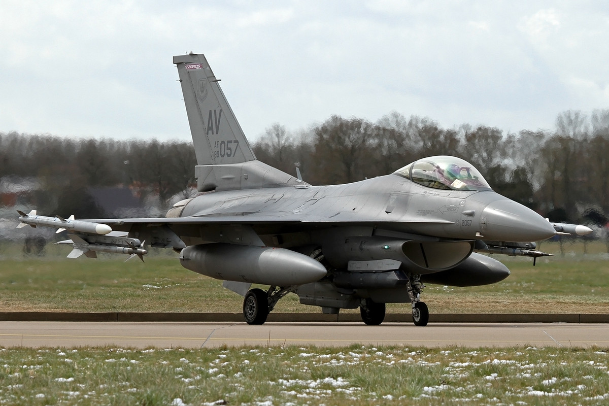 242_F-16C_USAFE_89-2057 ∕ AV_510 FS