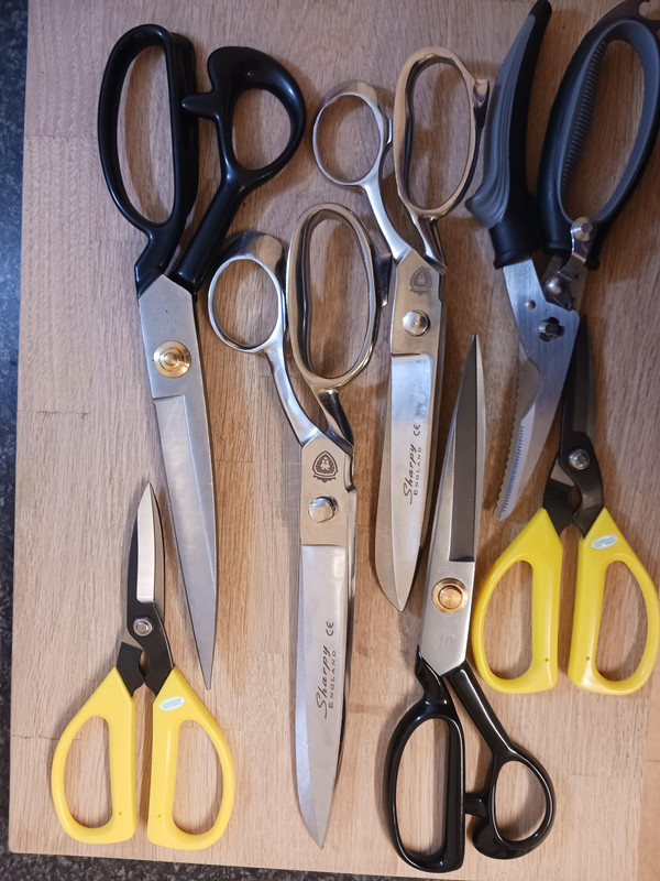 CARBON_AND_STAINLESS_SCISSORS.jpg