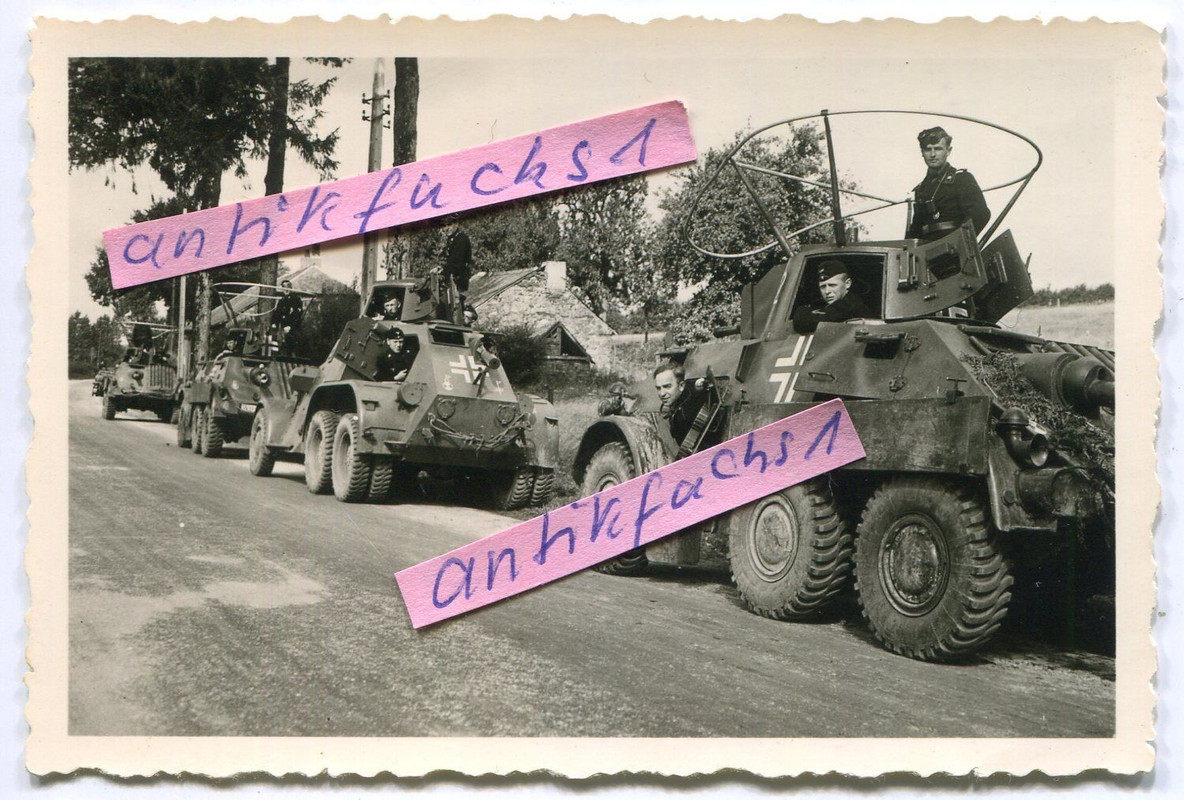Foto 4 Beute-Panzer  Schützen-Panzer aus Holland,2 mit Funkrahmenantenne 2.WK