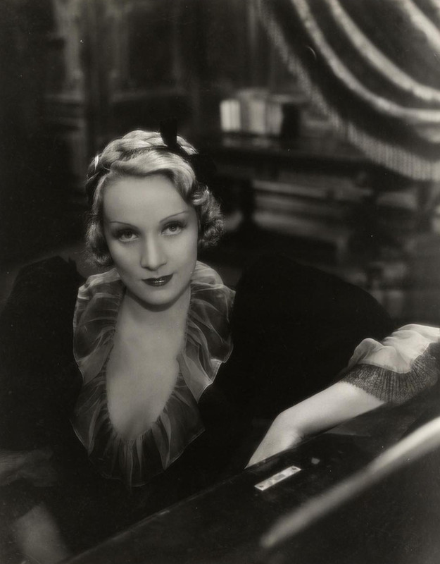 Marlene_Dietrich_c09