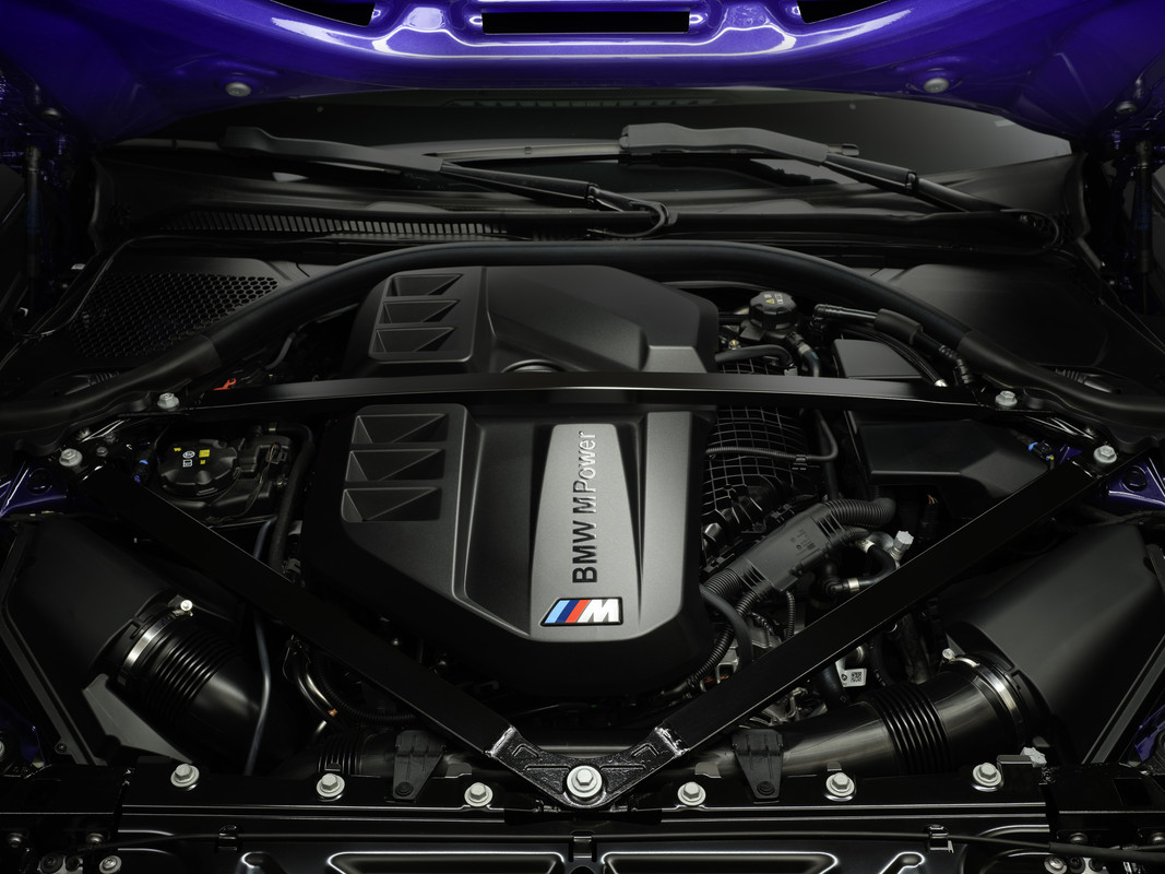 P90600921_highRes_the-new-bmw-m2-cs
