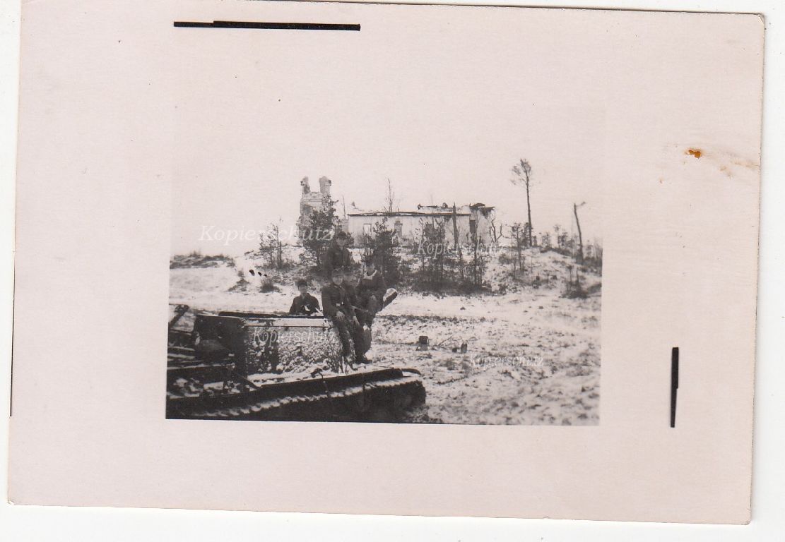 org. Foto Russland Lakuschi russ. Panzer Tank zerstörte Kirche
