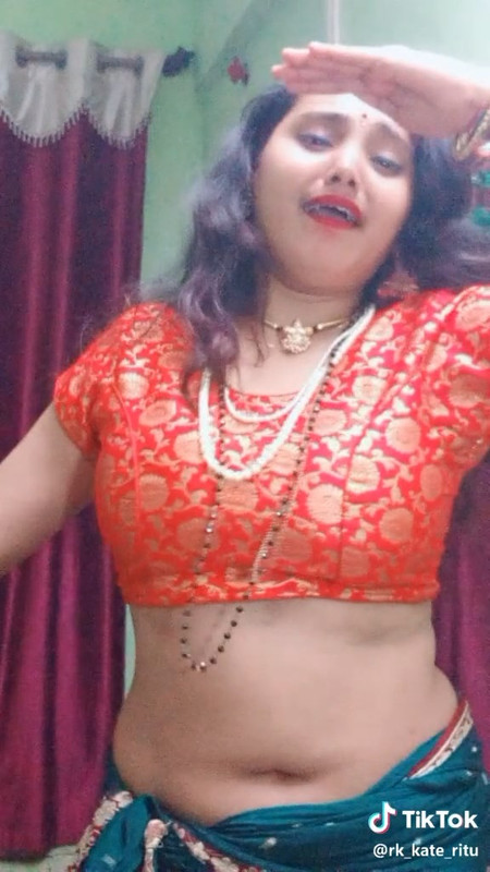 marathi girl sexy belly and navel.mp4_snapshot_00.09.437
