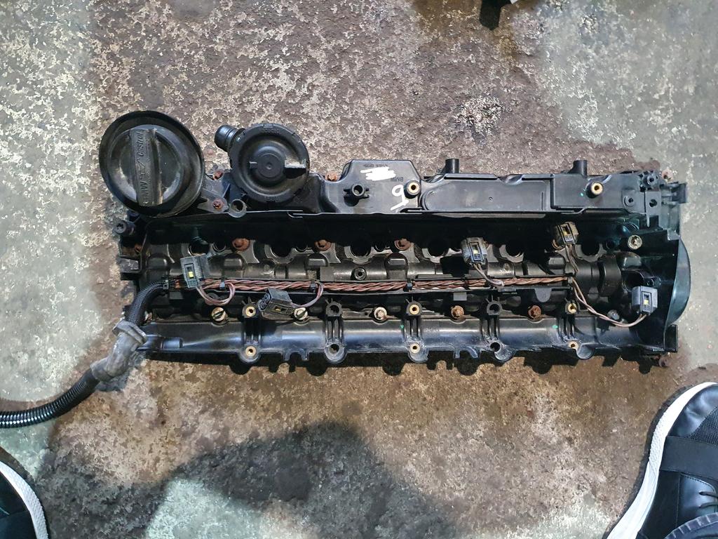 Клапанная крышка двигателя