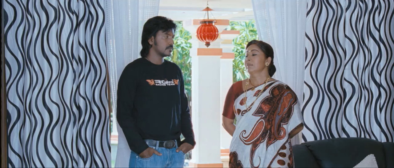 Kanchana 2011 WebRip [Hindi + Tamil + Telugu] 480p, 720p Screenshot