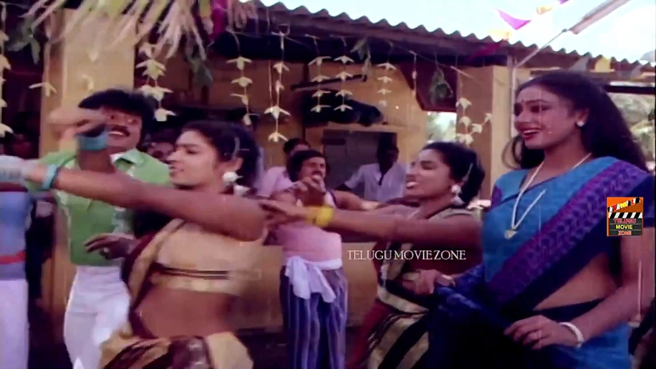 Shobana hot in saree.mkv_snapshot_00.50.966