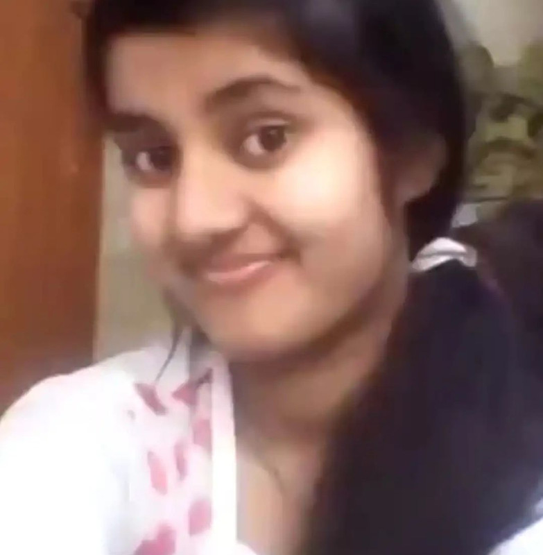 Desi village girl Showing cute boobs