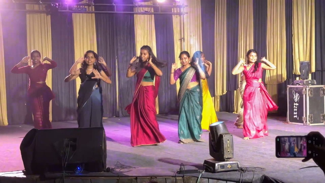 Sexy Malayali Girl Open Navel dance during dance.mp4_snapshot_00.29.448