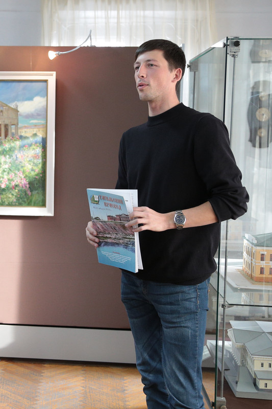 Выступает председатель клуба краеведов Н.А. Щекотов.