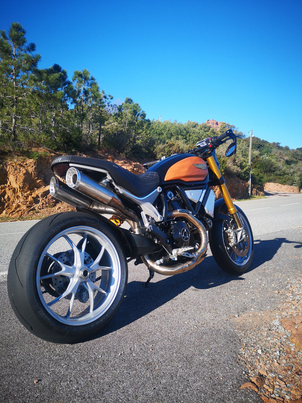 S0-une-ducati-en-version-francaise-615452 (1)