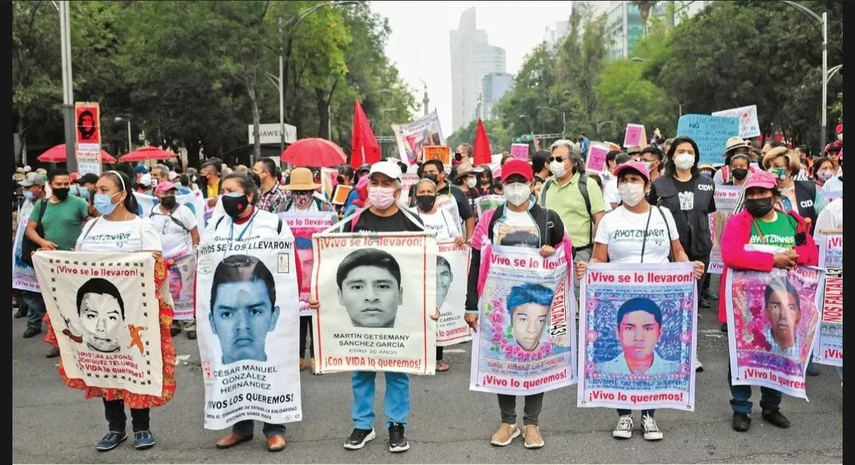 A días de cumplirse 9 años del caso Ayotzinapa, Gobierno podría revelar chats y grabaciones inéditas