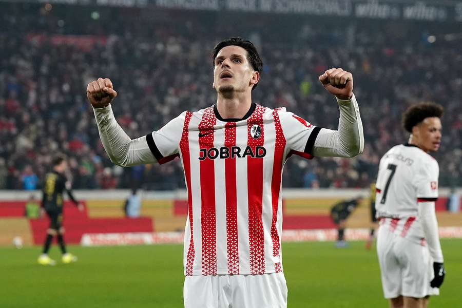 Freiburg vs Monchengladbach, 21h30 ngày 22/02