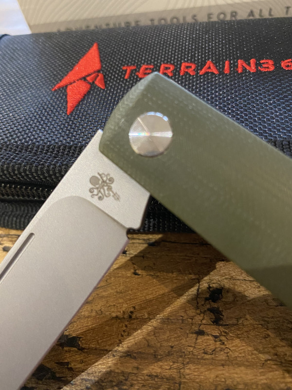 E6F18105-2251-4DED-AE82-422F3F8478CF