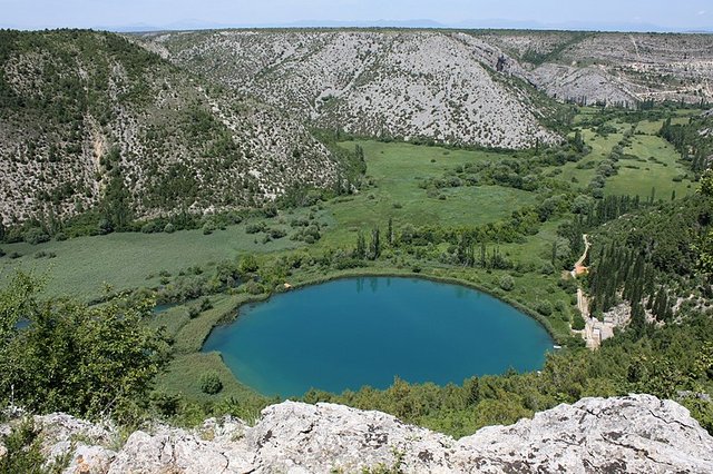 800px-Krka-izvor-Torak-TORAK-IZVOR