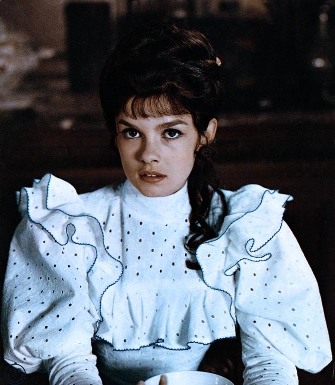 genevieve_bujold_b26