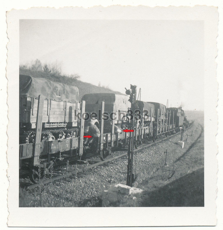 Foto Sturmgeschütz Brigade 322 Gleisketten LKW´s