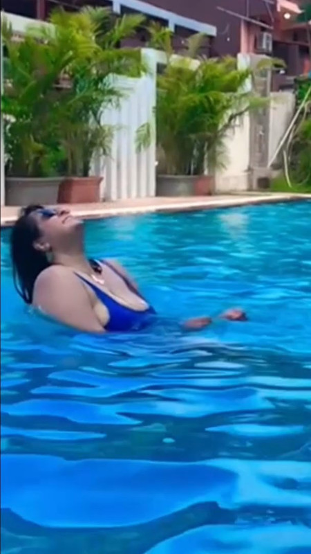 [Image: Desi-Chubby-Girl-Huge-tits-in-blue-swims...35-005.jpg]