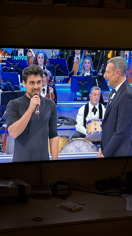 MagoMax durante i saluti finali dopo l’esibizione a La Corrida