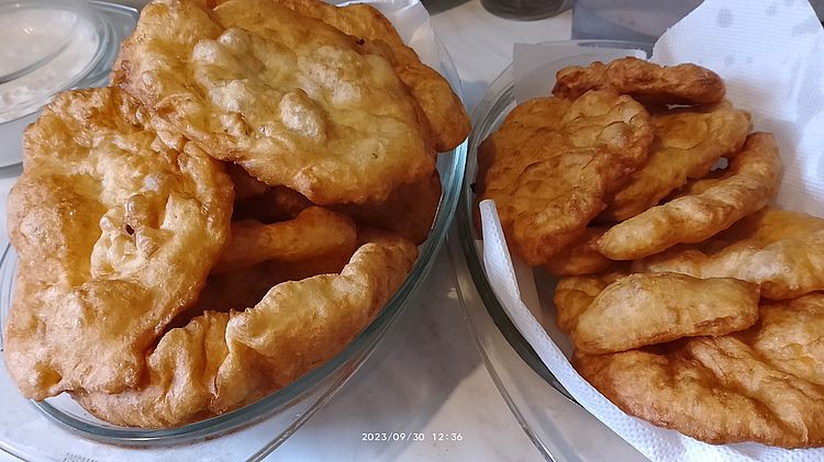 https://i.postimg.cc/V6QpGBYq/langos-20230930.jpg