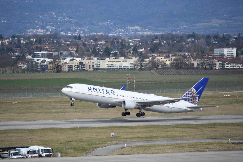 DSC-2444-Boeing-767-322-N467UA-a-Geneve-